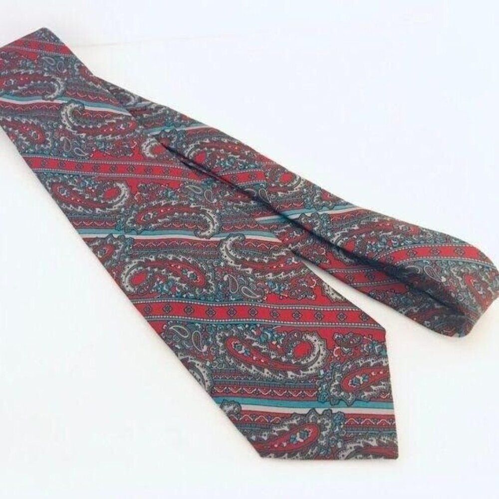 #1653 LONDON FOG PAISLEY PRINT VINTAGE NECKTIE 57 IN X 3 IN